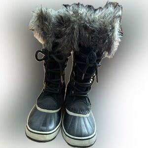 Sorel Joan of Arctic Black and Gray Suede Women's Boots size 6